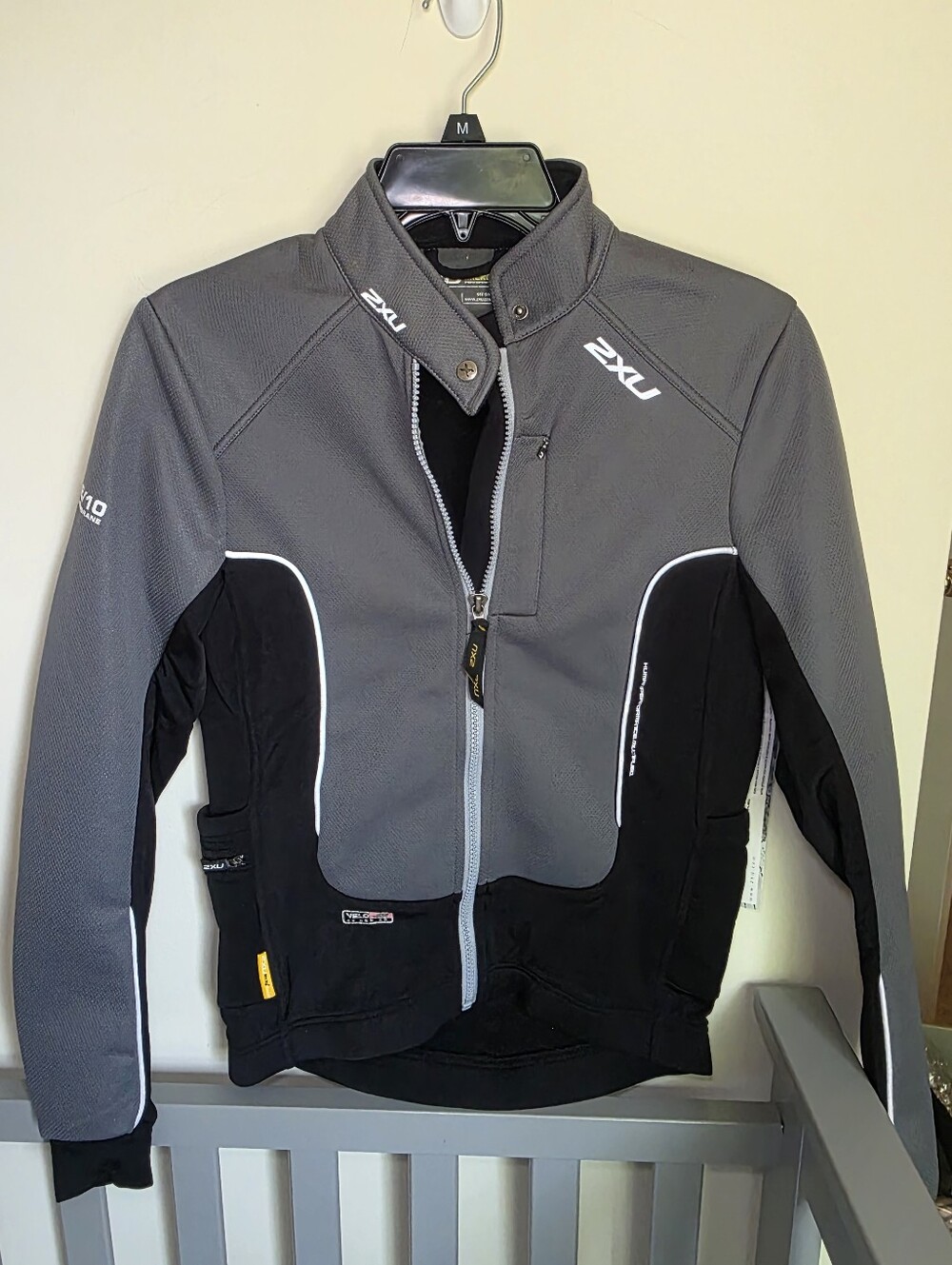 2XU Men’s Grey & Black Micro Climate Softshell Athletic Jacket NWT SIZE XS